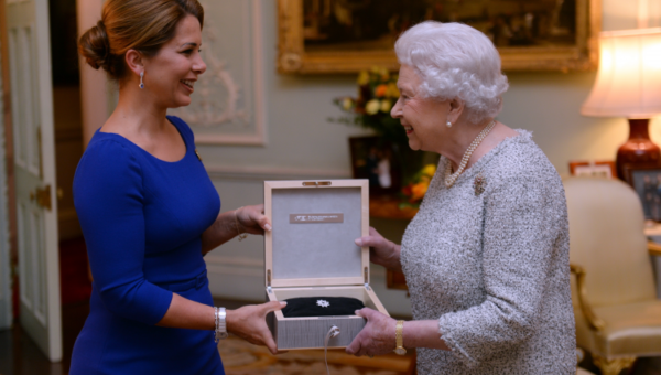 Un trophée pour la reine Elisabeth II