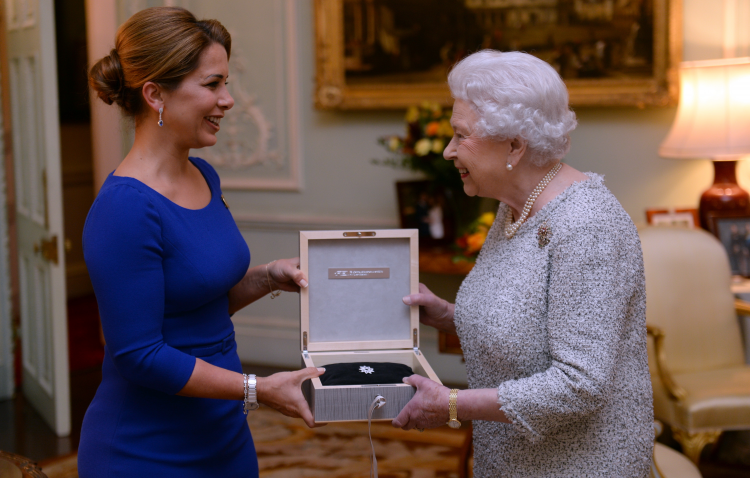 Un trophée pour la reine Elisabeth II