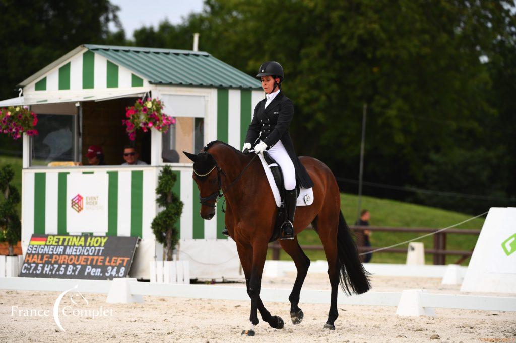 Jardy J2 : Bettina Hoy en tête du dressage !