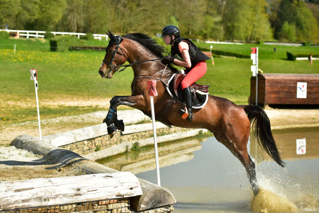 Charlotte Bordas et Byzance de Kolonaki s’emparent du Prix du Meilleur 7 ans amateur.