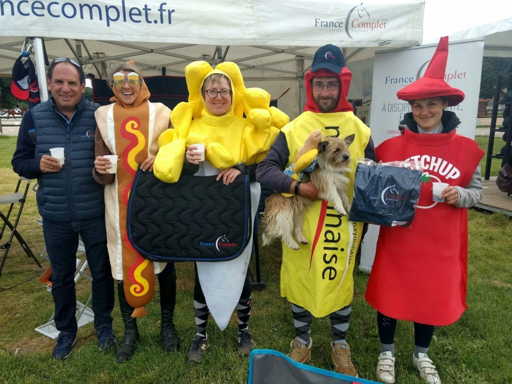 La Team Camille Lejeune pour la remise des prix du concours photo du Challenge des Coachs, aux côtés de Pierre Barki