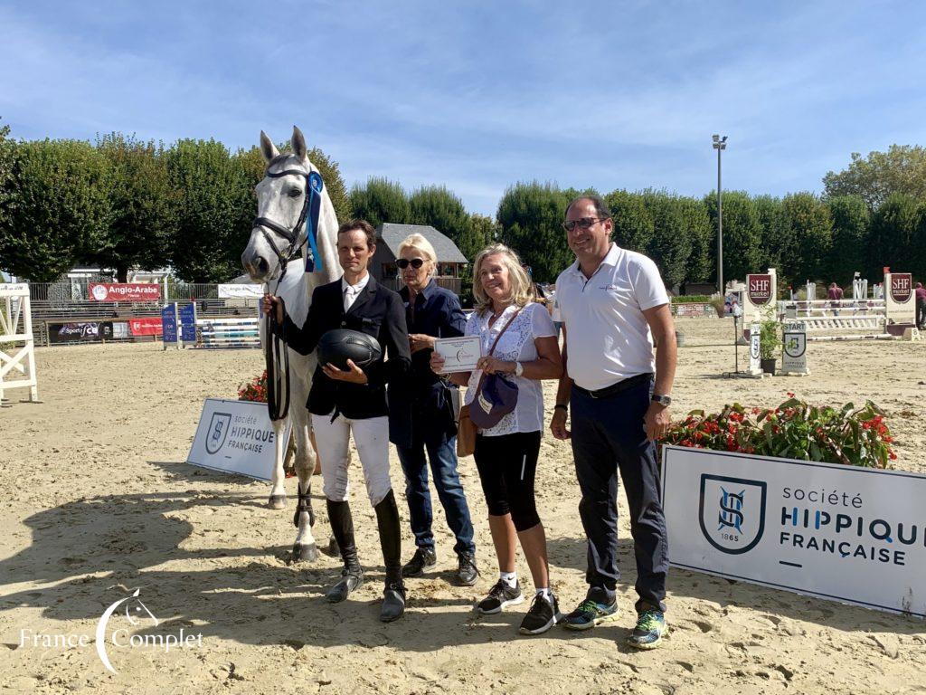 Nicolas Touzaint et Emory Mail à la Remise des Prix à Pompadour - Photo : France Complet