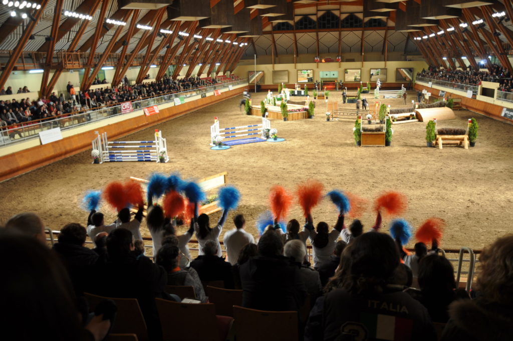 Challenge des supporters pendant le Cross Indoor de Saumur