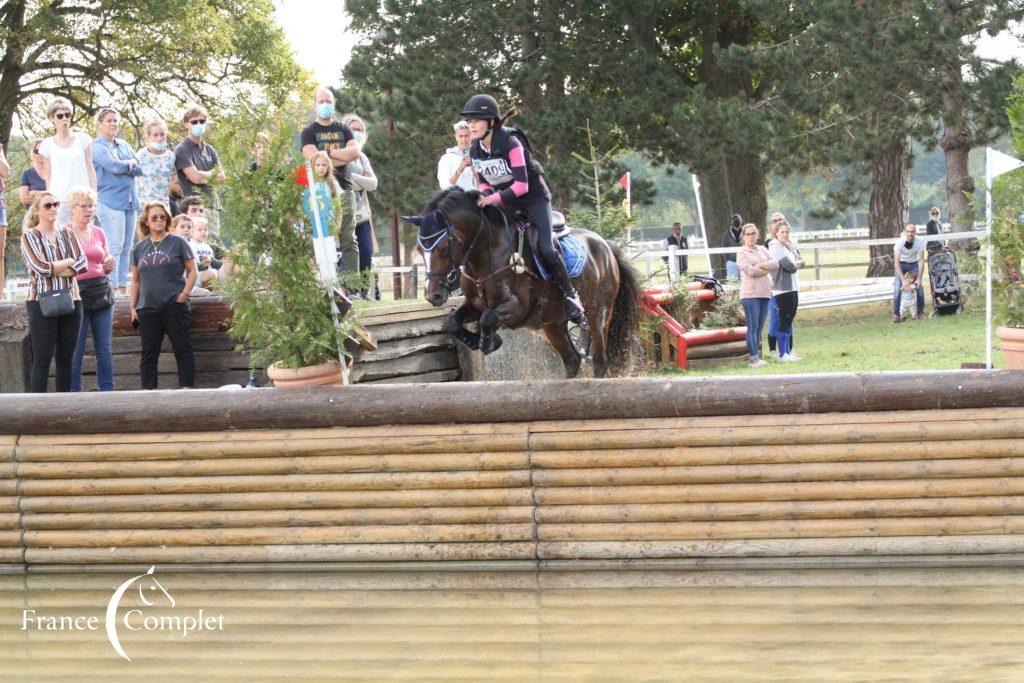 Ella Rinaldi, dans les traces de sa soeur, s’empare du titre de Championne de France As Poney Elite Grand Prix