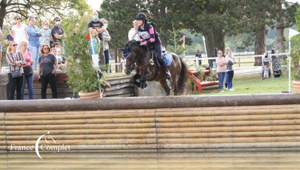 Ella Rinaldi, dans les traces de sa soeur, s’empare du titre de Championne de France As Poney Elite Grand Prix