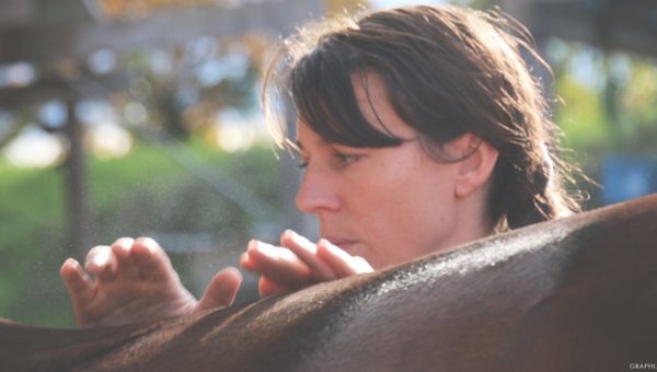 Portrait d’adhérente : Delphine Vandecasteele, masseuse équin