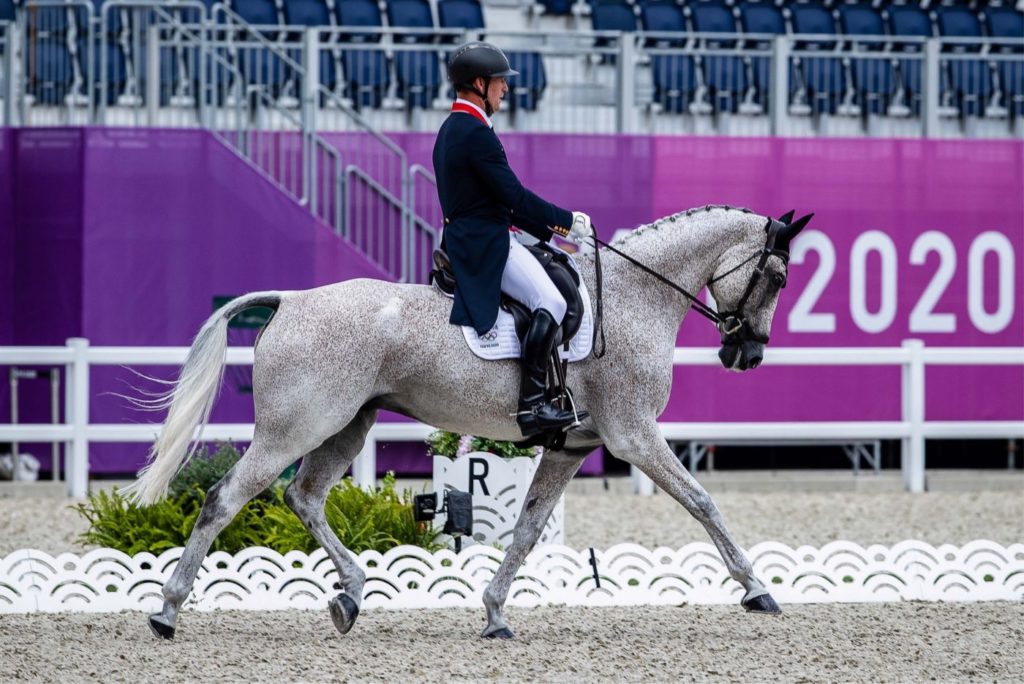 JO Tokyo : Oliver Townend leader après la première partie du dressage