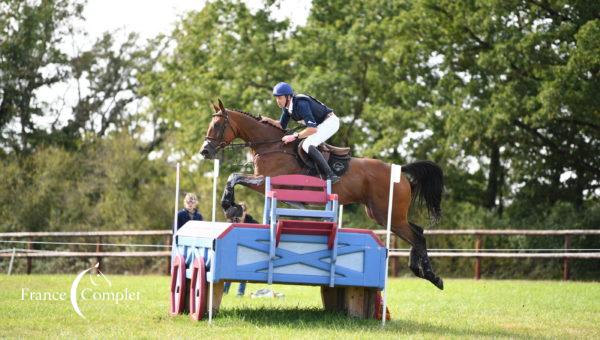 CCI de Lignières : Zanzibar Villa Rose Z a mis du soleil sur le cross du 4*L