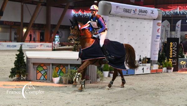 Punch Roi du Cross Indoor au Mans pendant la finale du Grand National FFE!