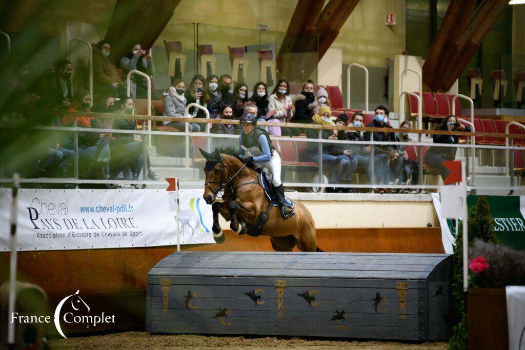 Jeanne Rossez et Vakarelle - Cross Indoor de Saumur 2022