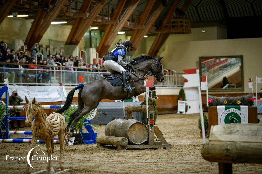 Sébastien Cavaillon et Black Pearl Z - Cross Indoor de Saumur 2022