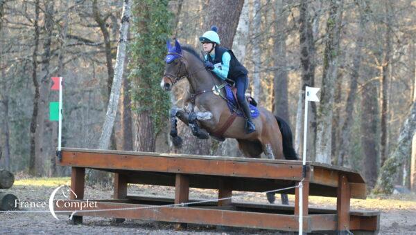 Maé Rinaldi fait son entrée à cheval : « dès qu’il est arrivé tout a bien collé »