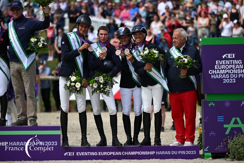 La France bronzée et six chevaux tricolores sur le podium par équipe !